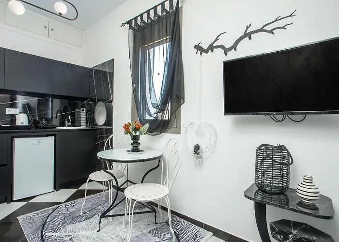 Olympian Muses Apartament *