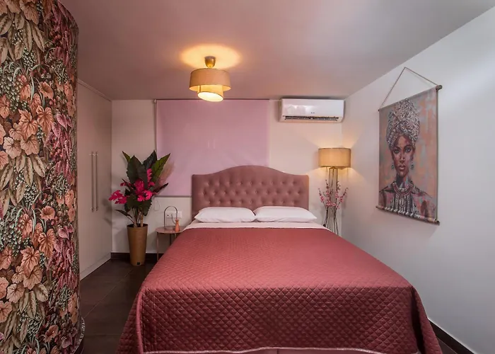 Olympian Muses Apartamento *