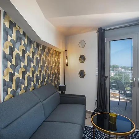 Olympian Muses Apartament *