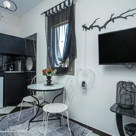 Olympian Muses Apartament *