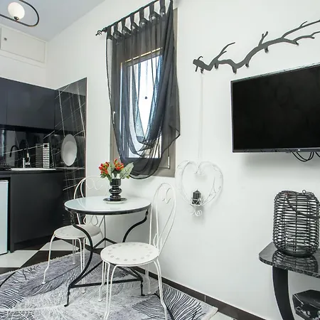 Olympian Muses Apartament *